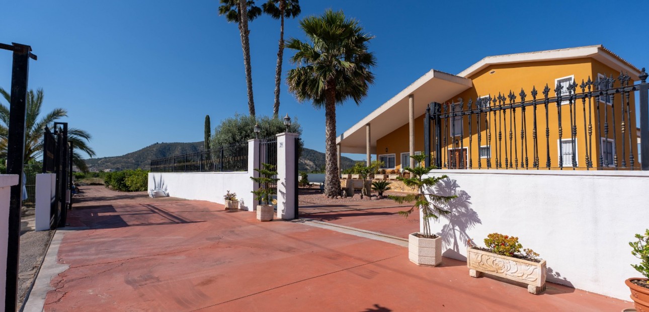 Herverkoop - Finca / Country Property -
Orihuela