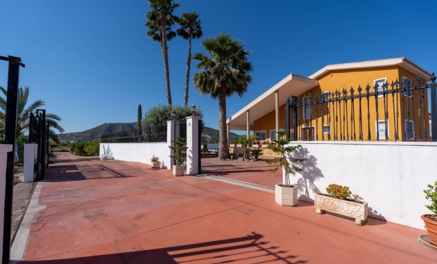 Herverkoop - Finca / Country Property -
Orihuela