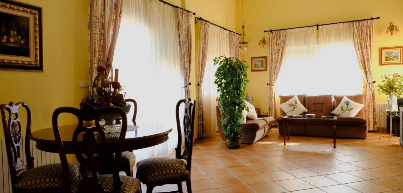 Herverkoop - Finca / Country Property -
Orihuela