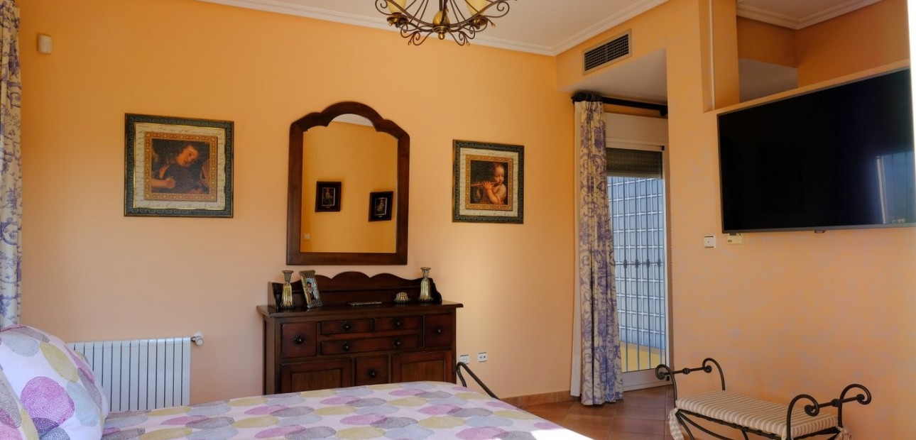 Herverkoop - Finca / Country Property -
Orihuela