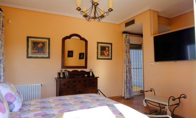 Herverkoop - Finca / Country Property -
Orihuela