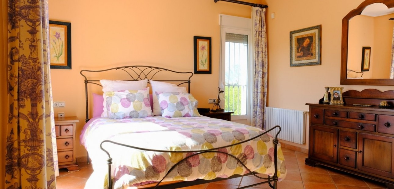 Herverkoop - Finca / Country Property -
Orihuela