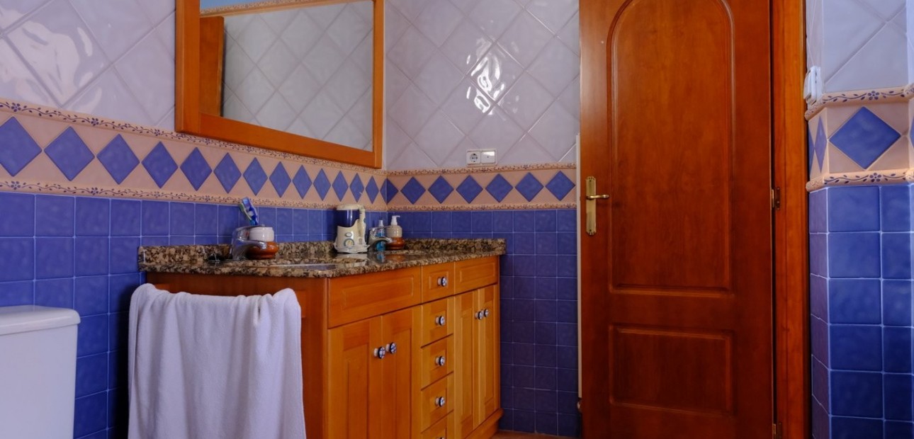 Herverkoop - Finca / Country Property -
Orihuela