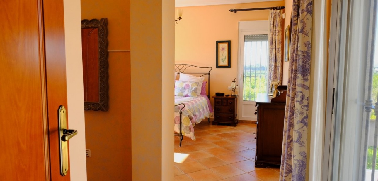 Herverkoop - Finca / Country Property -
Orihuela