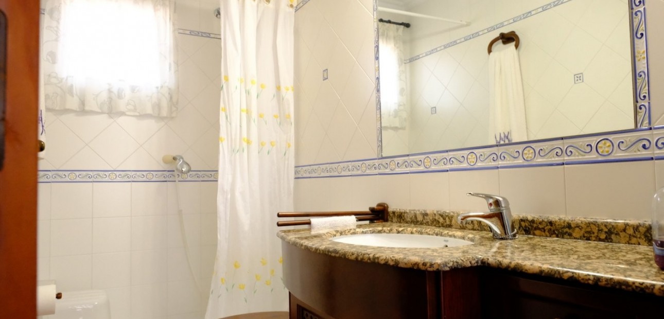 Herverkoop - Finca / Country Property -
Orihuela