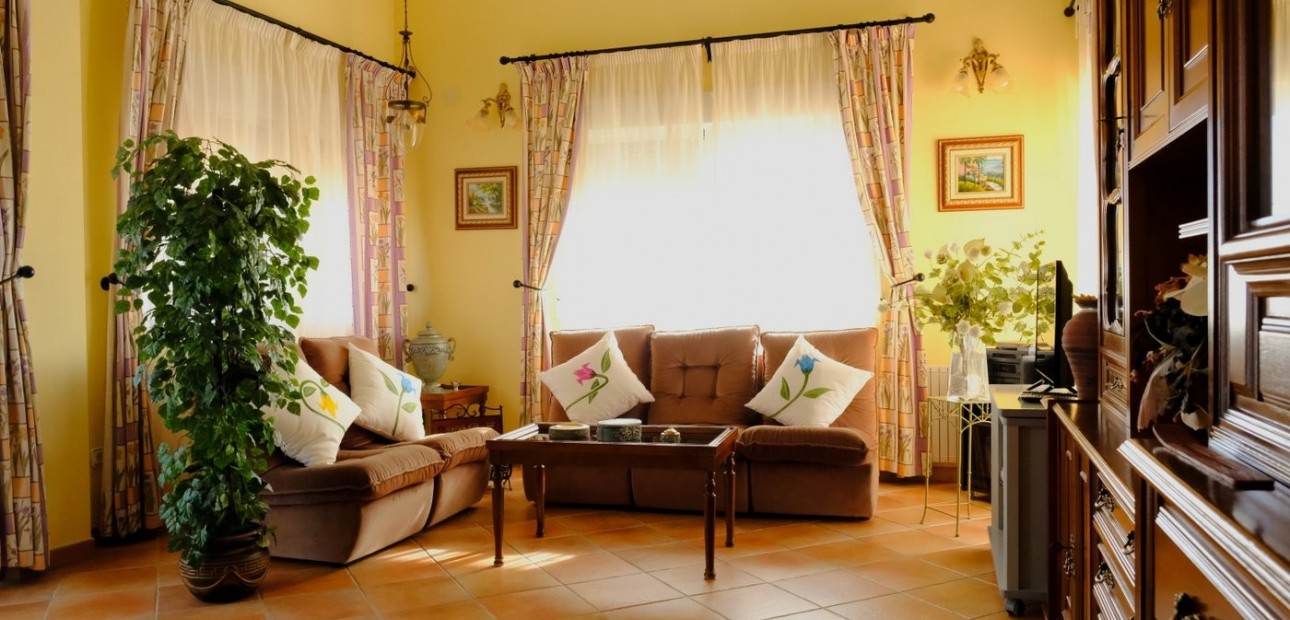 Herverkoop - Finca / Country Property -
Orihuela