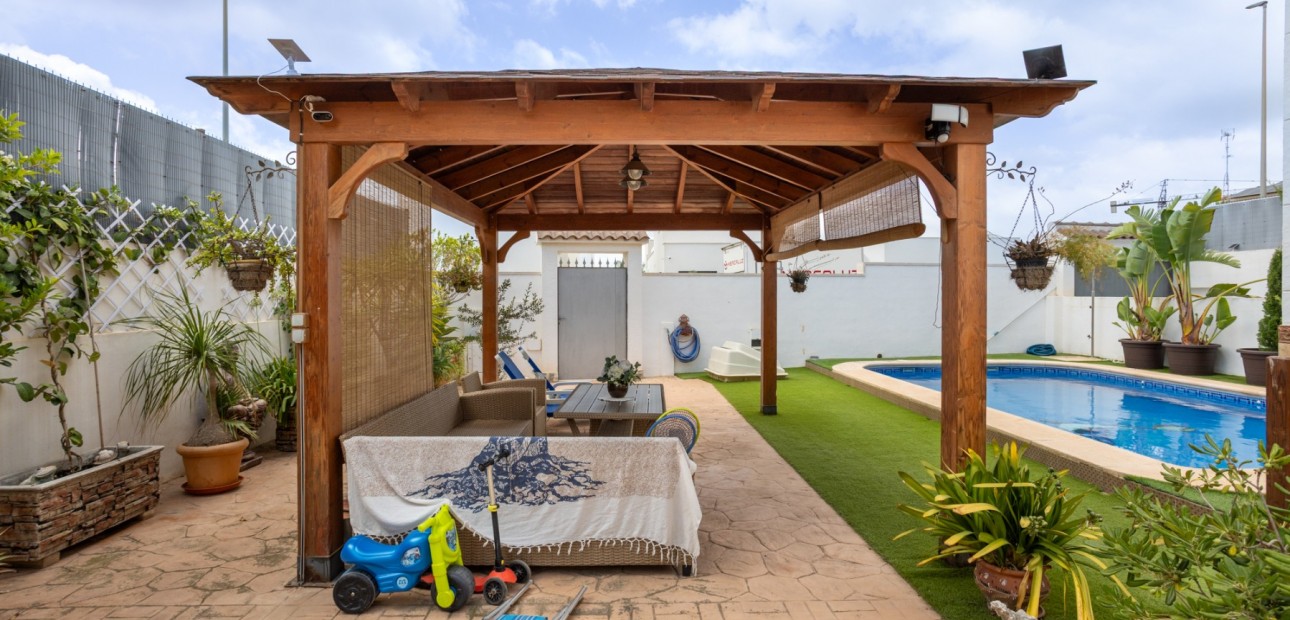 Sale - Detached Villa -
Los Montesinos - La herrada