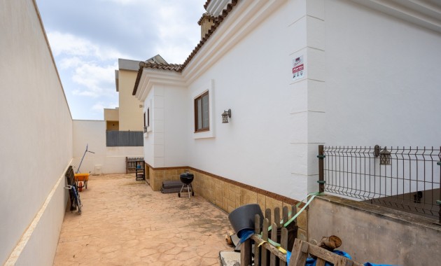 Sale - Detached Villa -
Los Montesinos - La herrada