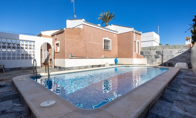Sale - Detached Villa -
Torrevieja - Urbanización San Luis