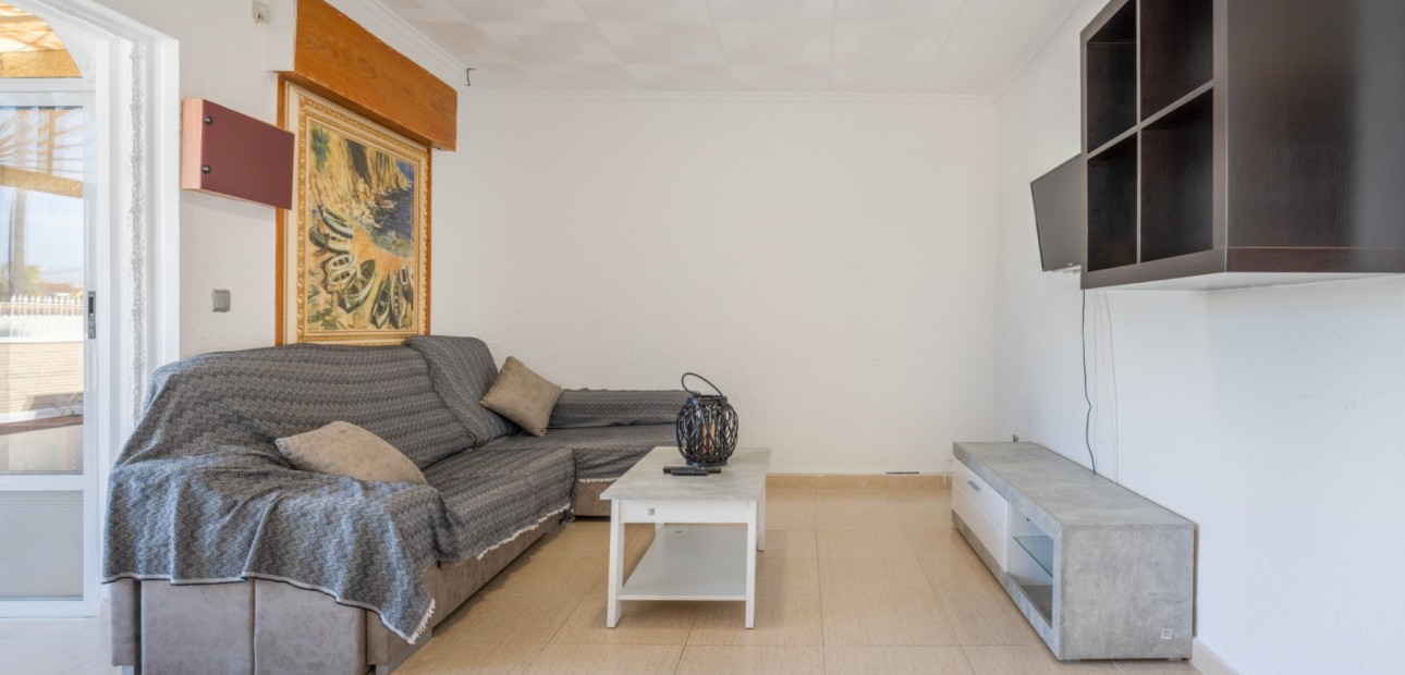 Sale - Detached Villa -
Torrevieja - Urbanización San Luis