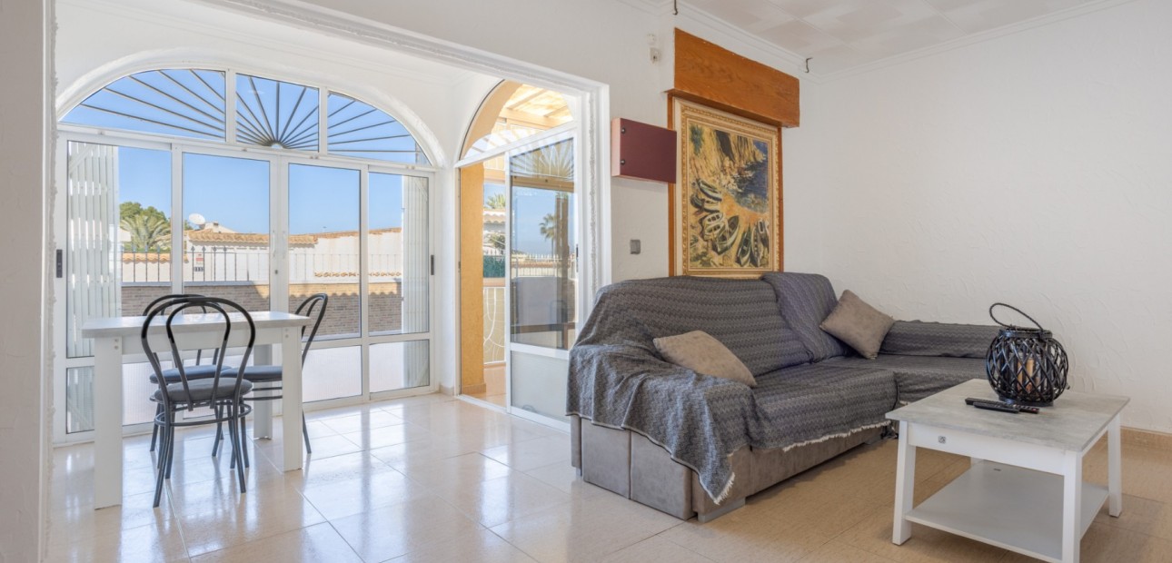 Sale - Detached Villa -
Torrevieja - Urbanización San Luis