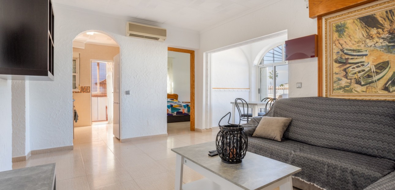 Sale - Detached Villa -
Torrevieja - Urbanización San Luis