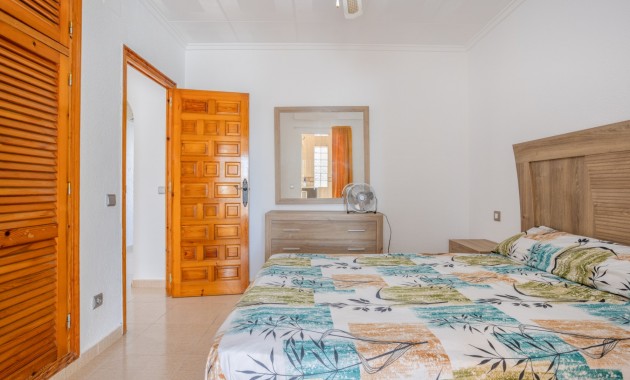 Sale - Detached Villa -
Torrevieja - Urbanización San Luis