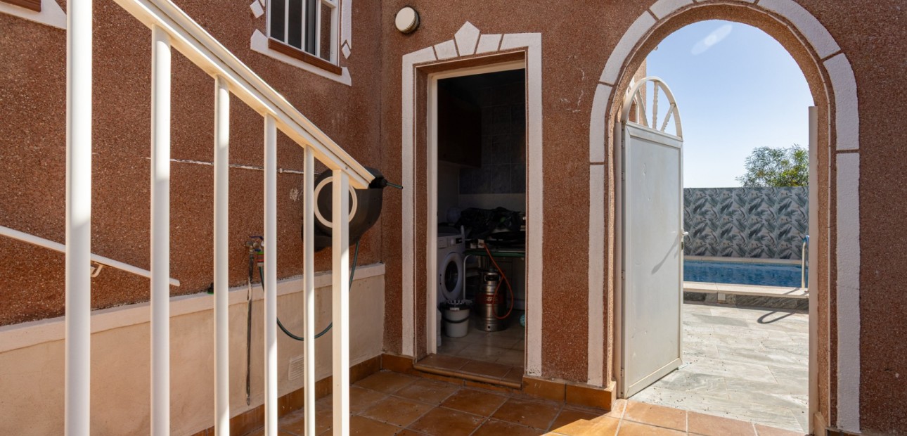 Sale - Detached Villa -
Torrevieja - Urbanización San Luis