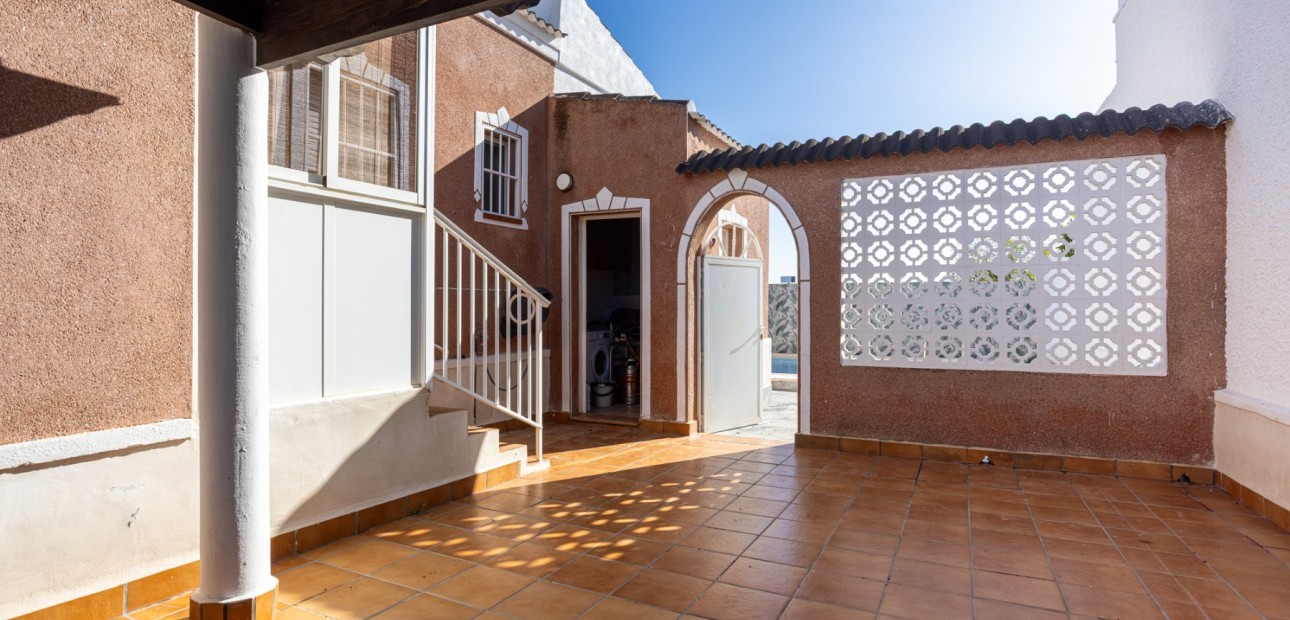 Sale - Detached Villa -
Torrevieja - Urbanización San Luis