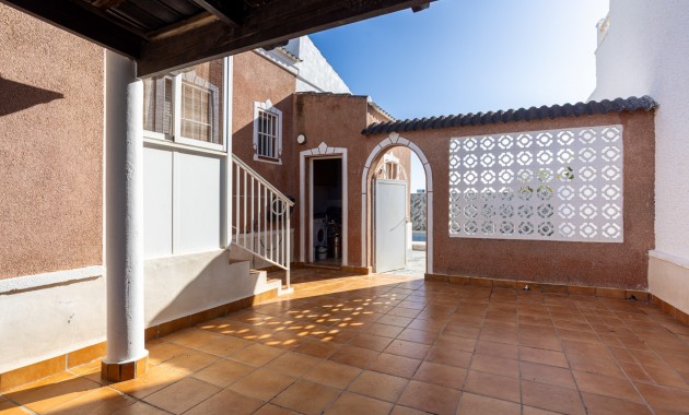 Sale - Detached Villa -
Torrevieja - Urbanización San Luis
