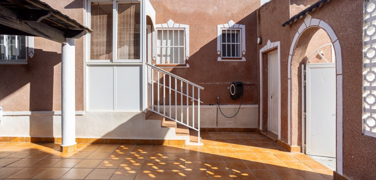 Sale - Detached Villa -
Torrevieja - Urbanización San Luis