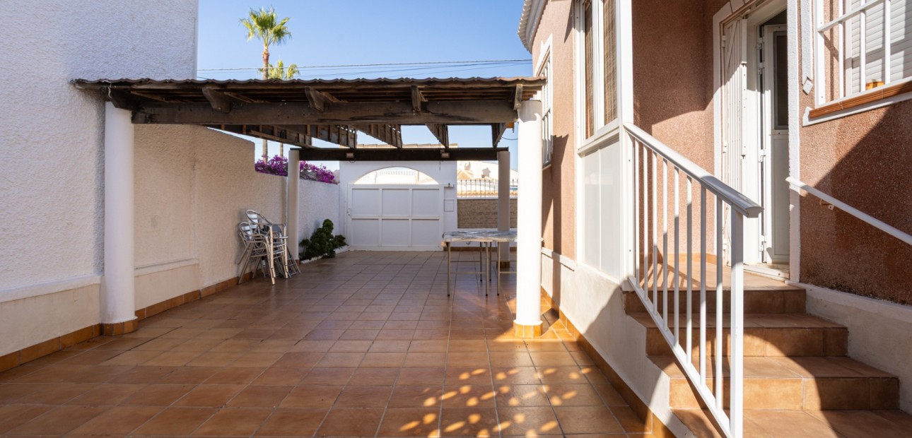 Sale - Detached Villa -
Torrevieja - Urbanización San Luis