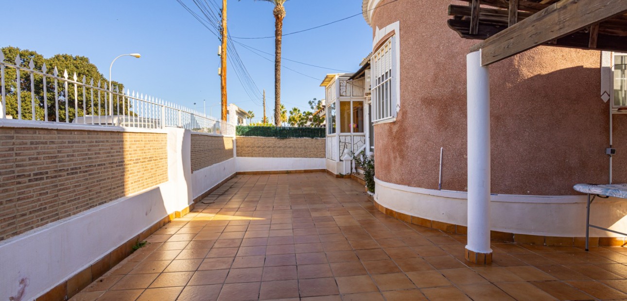 Sale - Detached Villa -
Torrevieja - Urbanización San Luis