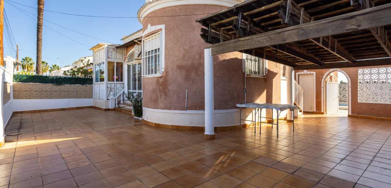 Sale - Detached Villa -
Torrevieja - Urbanización San Luis