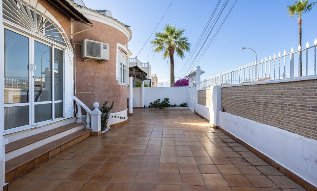 Sale - Detached Villa -
Torrevieja - Urbanización San Luis
