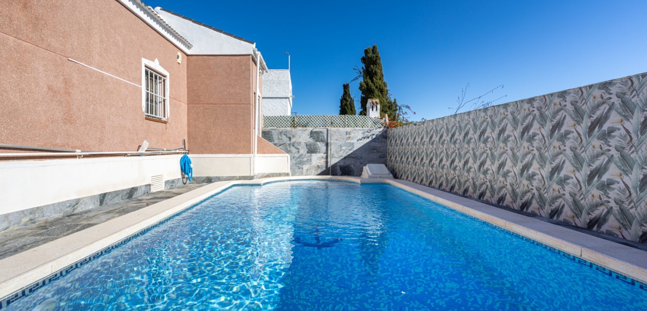 Sale - Detached Villa -
Torrevieja - Urbanización San Luis