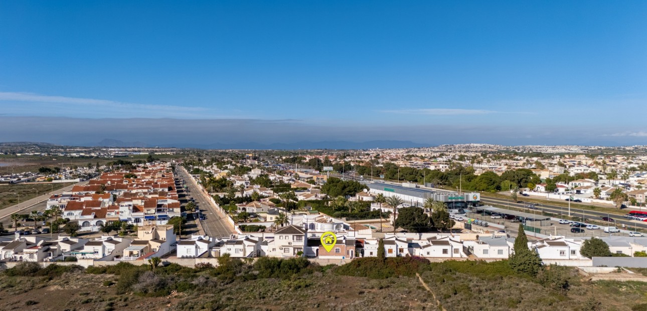 Sale - Detached Villa -
Torrevieja - Urbanización San Luis