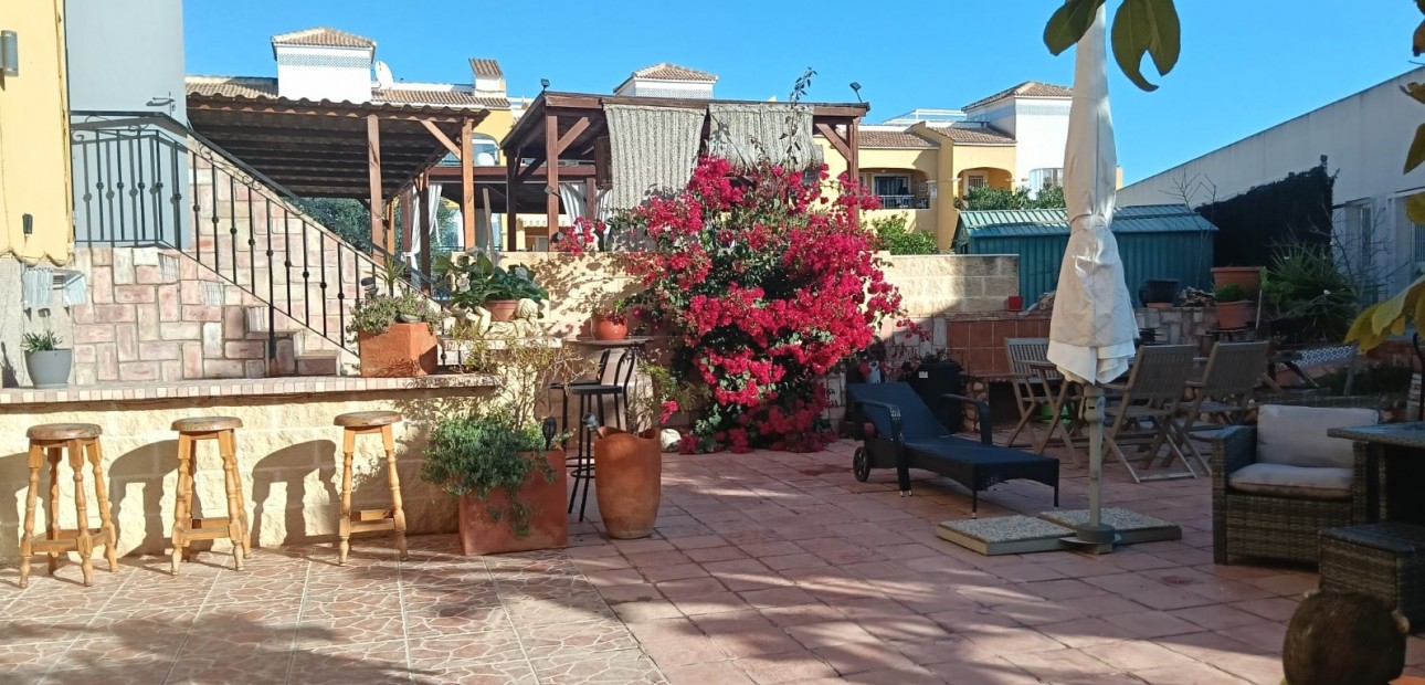 Sale - Apartment flat -
Los Montesinos - La herrada