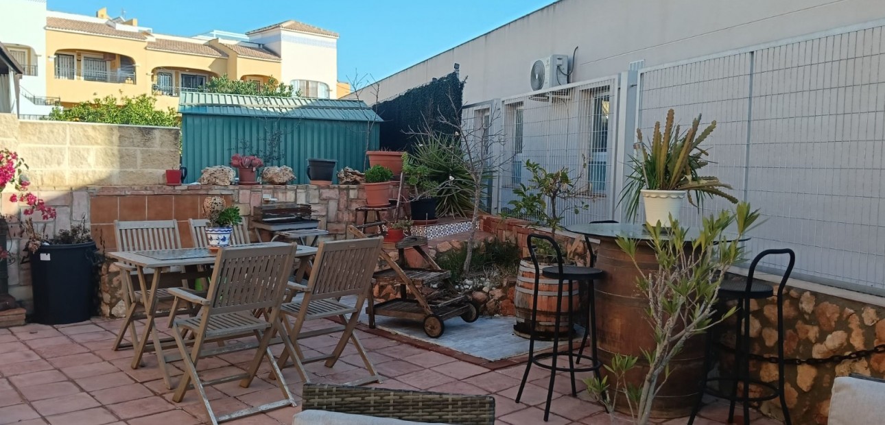 Sale - Apartment flat -
Los Montesinos - La herrada