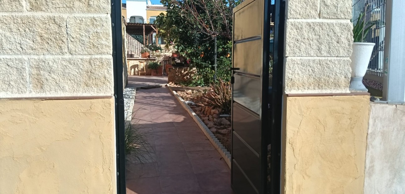 Sale - Apartment flat -
Los Montesinos - La herrada