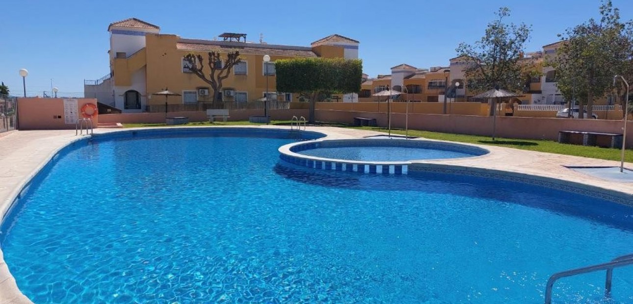 Sale - Apartment flat -
Los Montesinos - La herrada