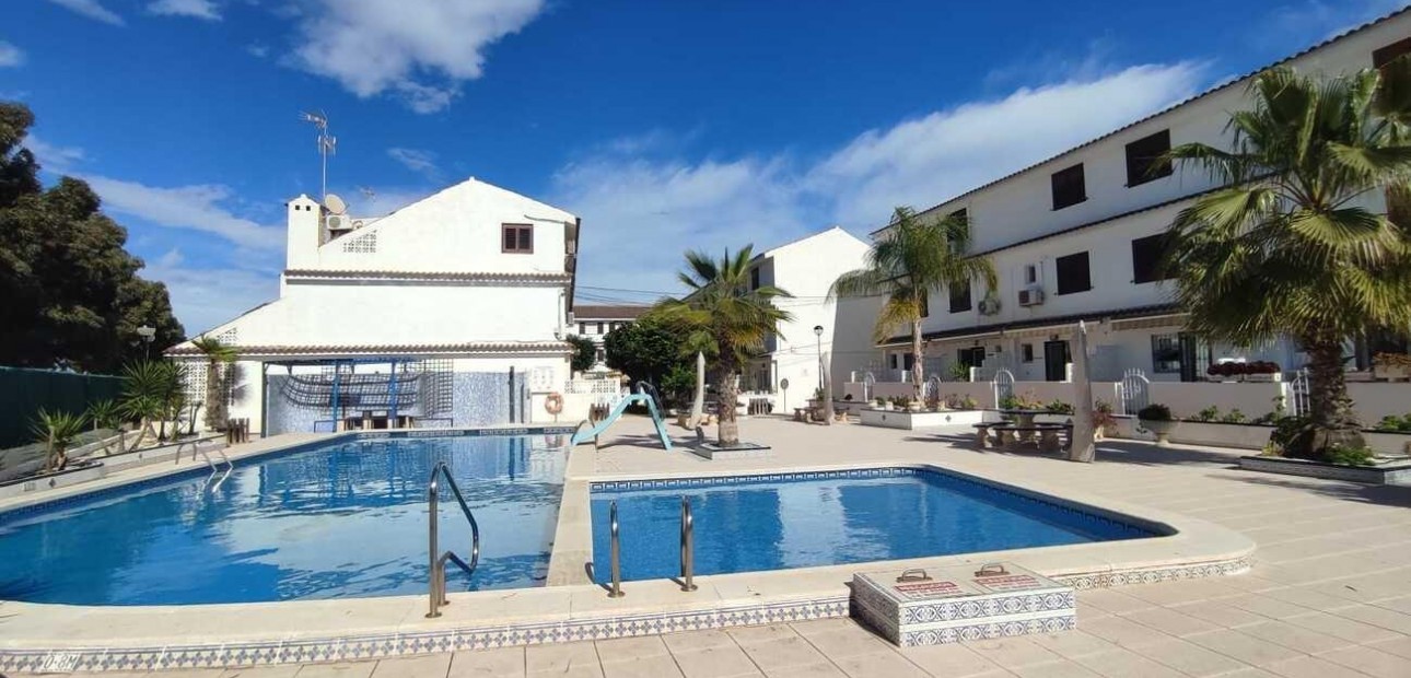 Venta - Terraced house -
Orihuela Costa - Rocio del Mar