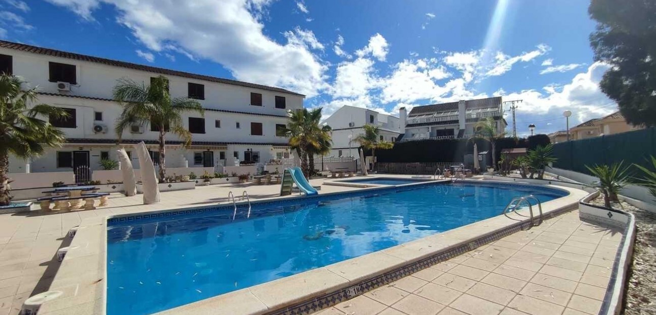 Venta - Terraced house -
Orihuela Costa - Rocio del Mar