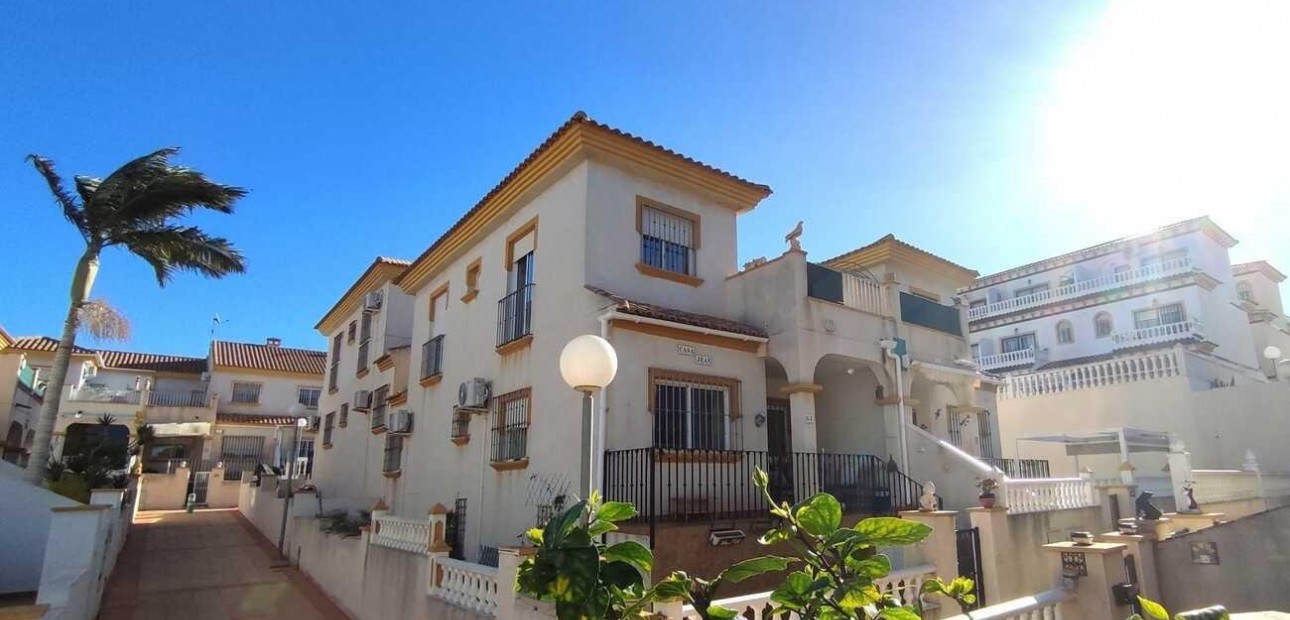 Venta - Terraced house -
Orihuela - Los Balcones Y los Altos
