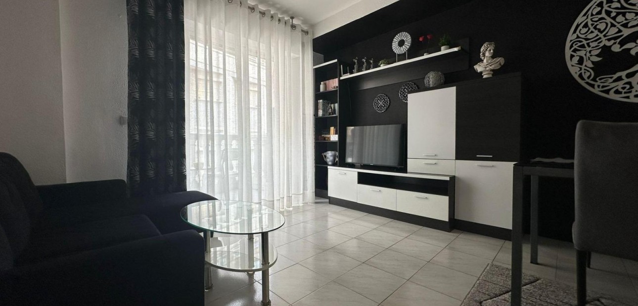 Venta - Apartamento / piso -
Torrevieja - Centro