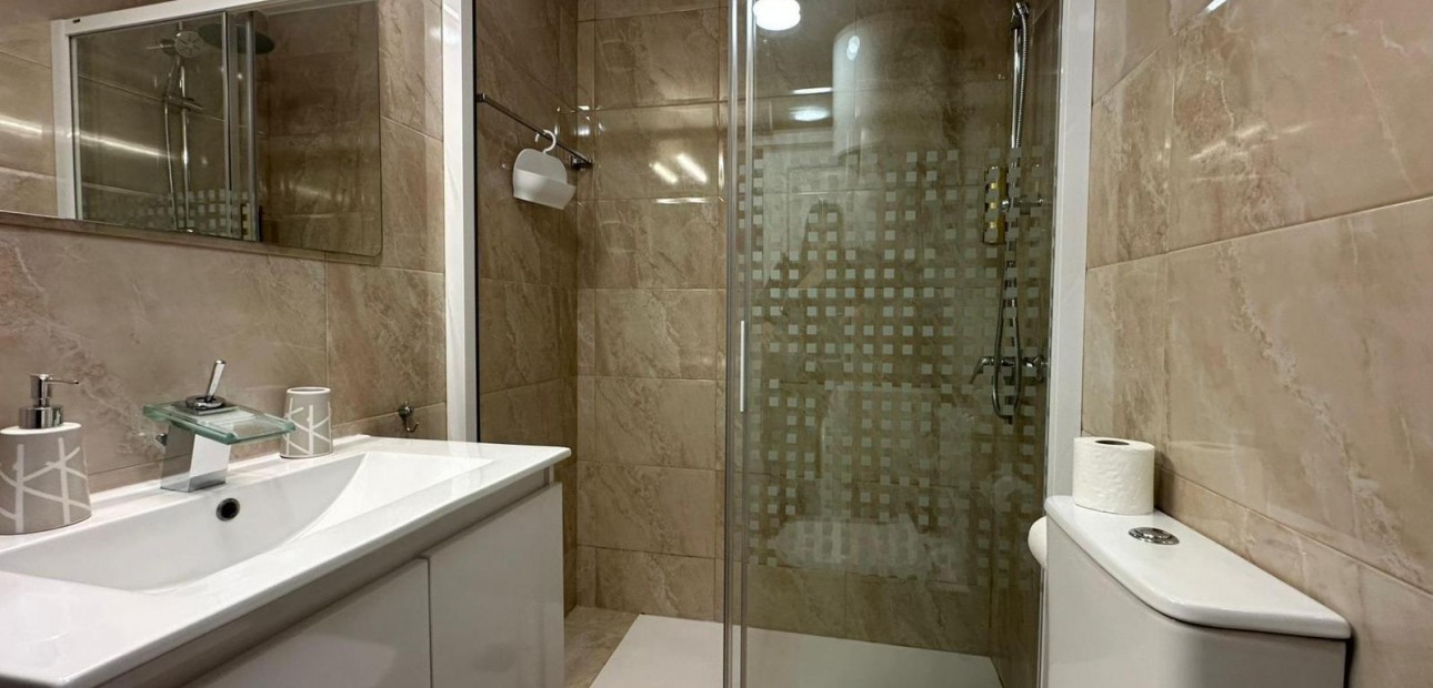 Venta - Apartamento / piso -
Torrevieja - Centro