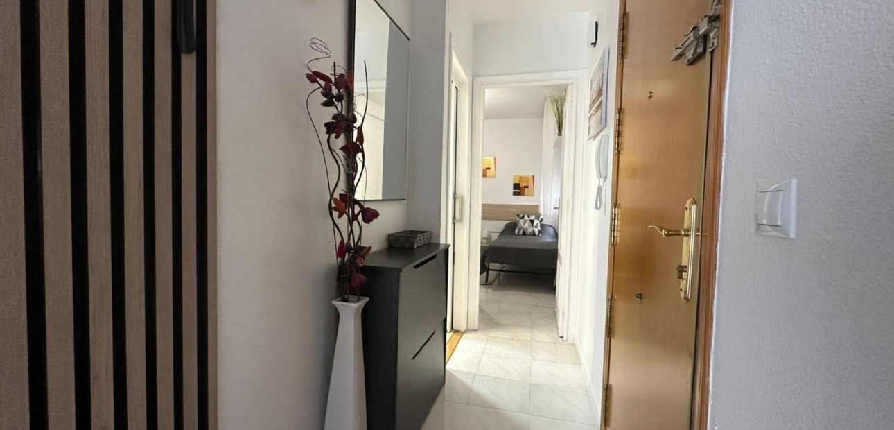 Venta - Apartamento / piso -
Torrevieja - Centro