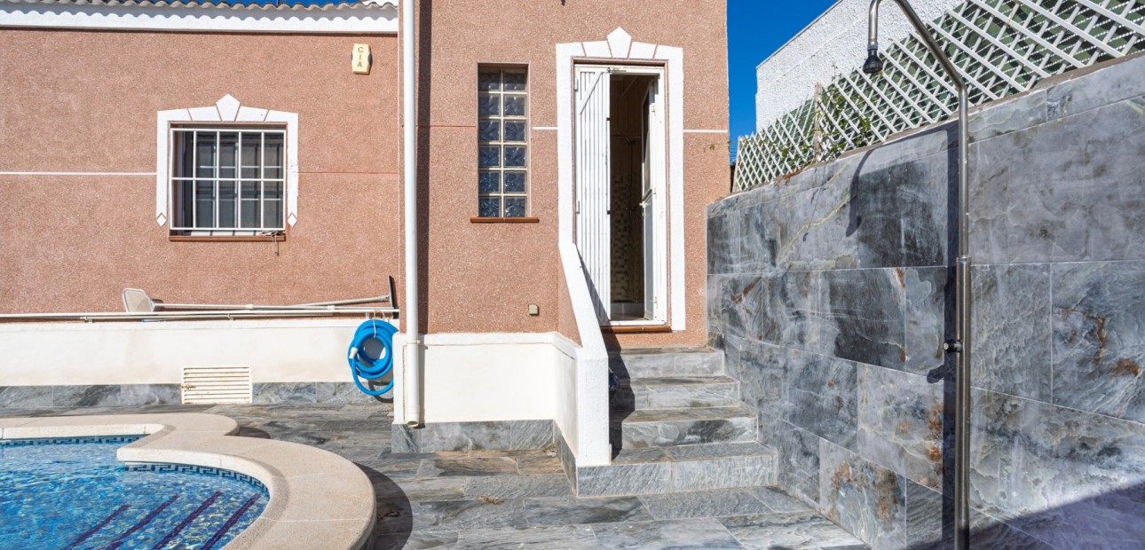 Sale - Detached Villa -
Torrevieja - Urbanización San Luis