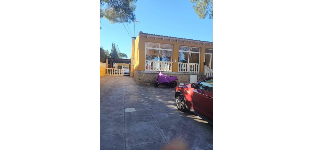 Herverkoop - Villa -
Orihuela Costa - Los Almendros-La Florida