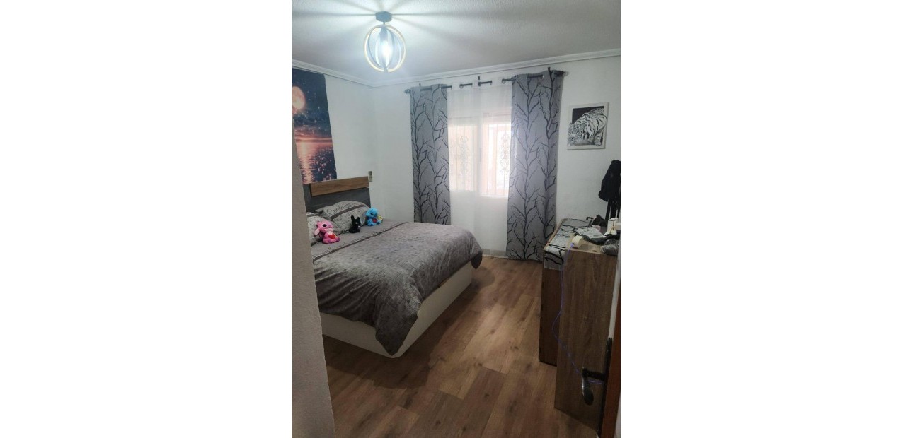 Herverkoop - Villa -
Orihuela Costa - Los Almendros-La Florida