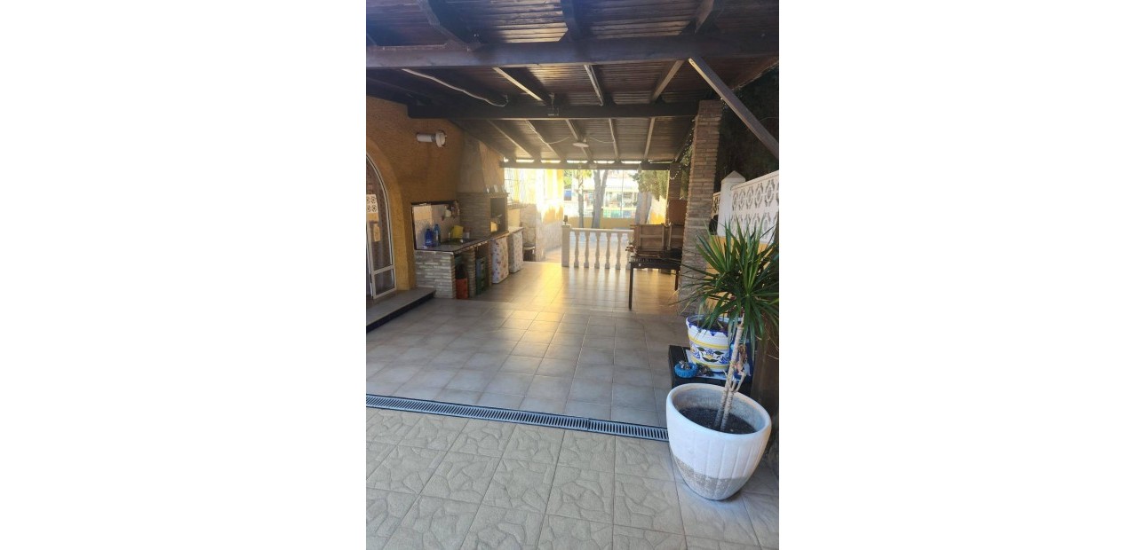 Herverkoop - Villa -
Orihuela Costa - Los Almendros-La Florida