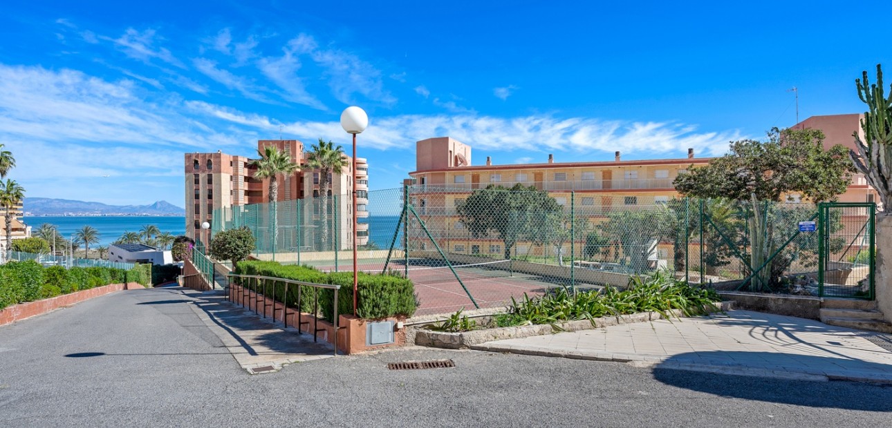 Venta - Apartamento / piso -
Arenales del Sol - Segunda linea playa