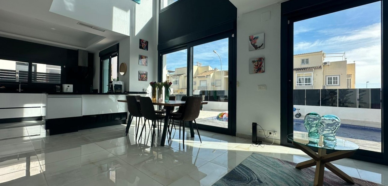 Venta - Villa -
Torrevieja - Torreblanca