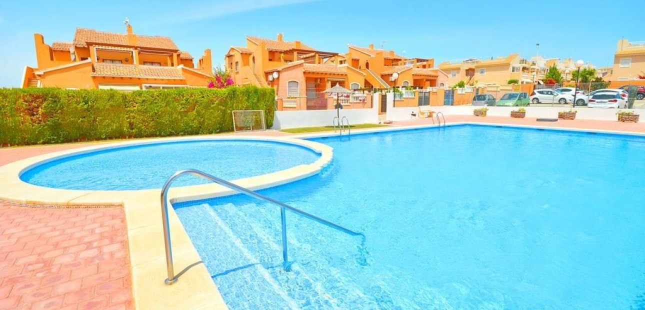 Sale - Apartment / flat -
Torrevieja - Zona los Frutales