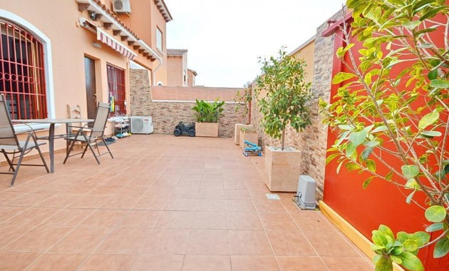 Sale - Apartment / flat -
Torrevieja - Zona los Frutales