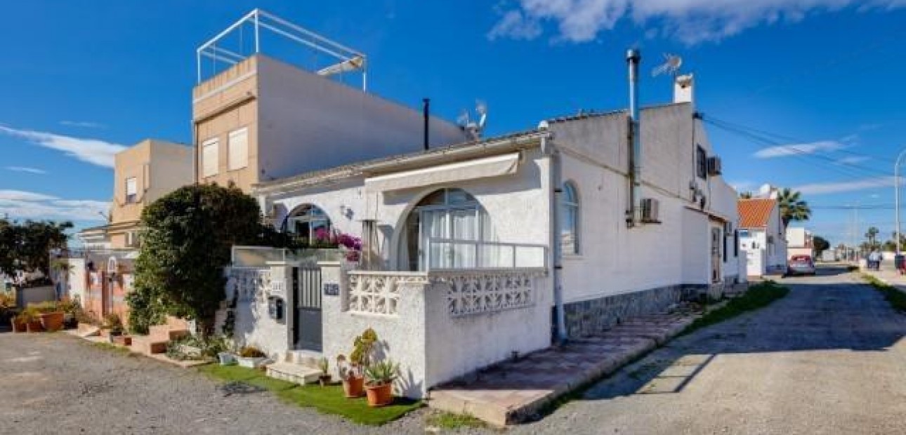 Venta - Bungalow -
Torrevieja - El limonar