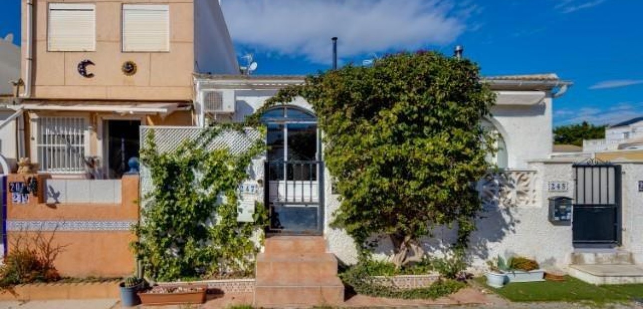 Venta - Bungalow -
Torrevieja - El limonar