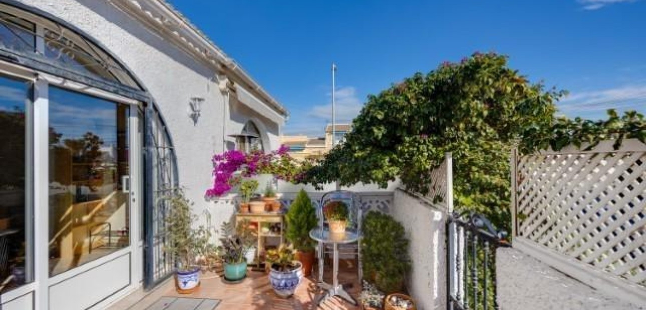 Venta - Bungalow -
Torrevieja - El limonar