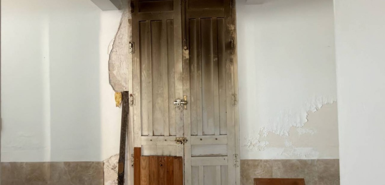 Venta - Finca / Country Property -
Rojales