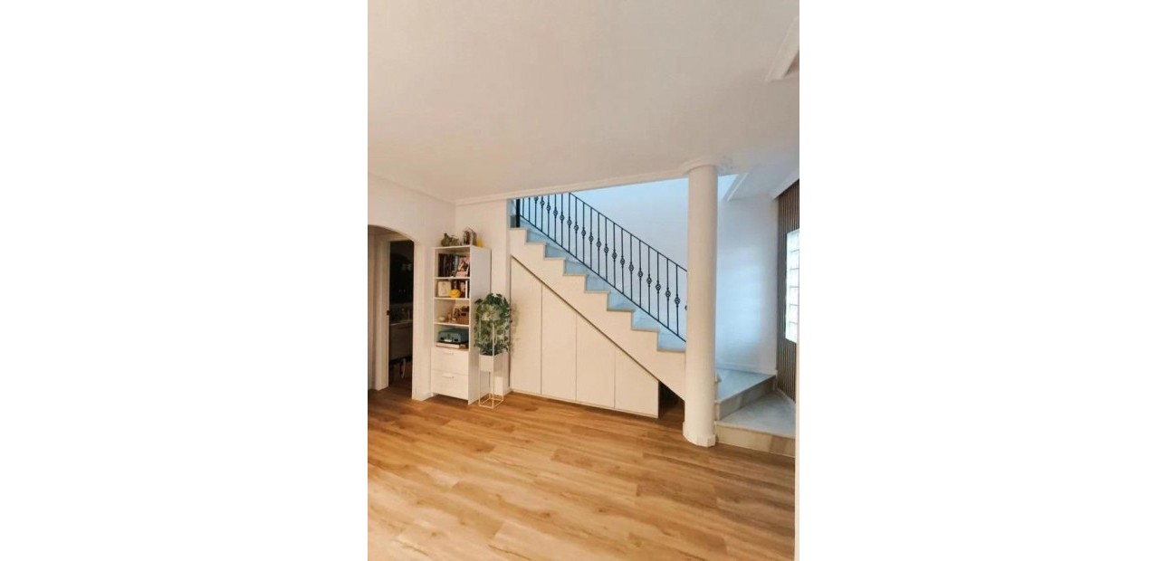 Herverkoop - Villa -
Guardamar del Segura - Urb el raso